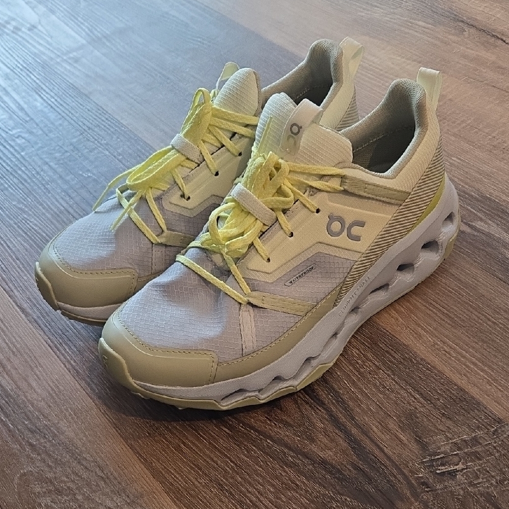 On Running Women's Athletic Shoes - Light Yellow and Cream